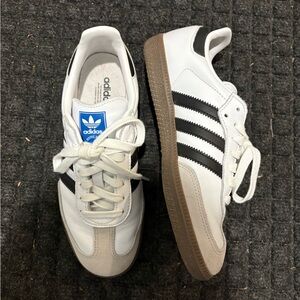 Adidas Sambas Sneakers 6.5 LIKE NEW